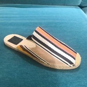 ⛔️SOLD⛔️Tory Butch slides